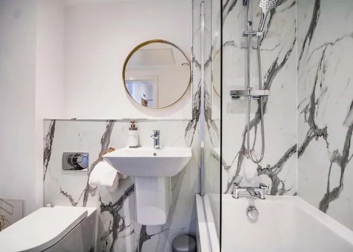 3 - The Crescent יורק